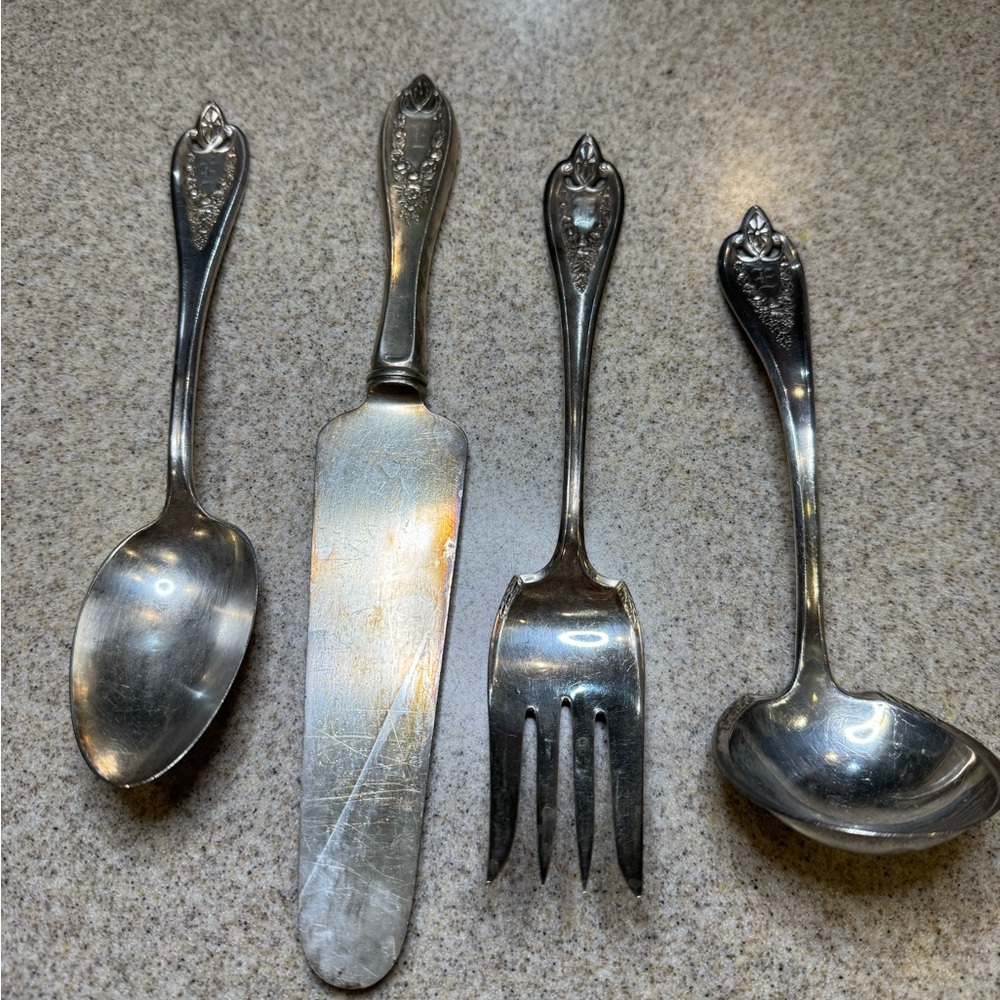 1847 Rogers Bros XS Triple Plate Old Colony 4 piece serving pieces.  Art Novo. - Picture 3 of 9